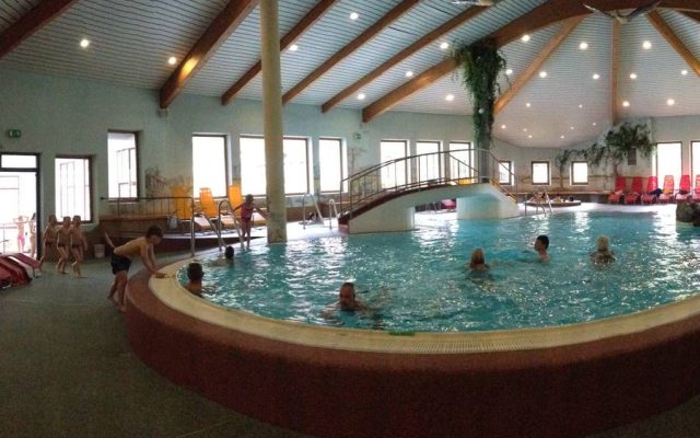 overdekt-Zwembad-aufenfeld-zillertal