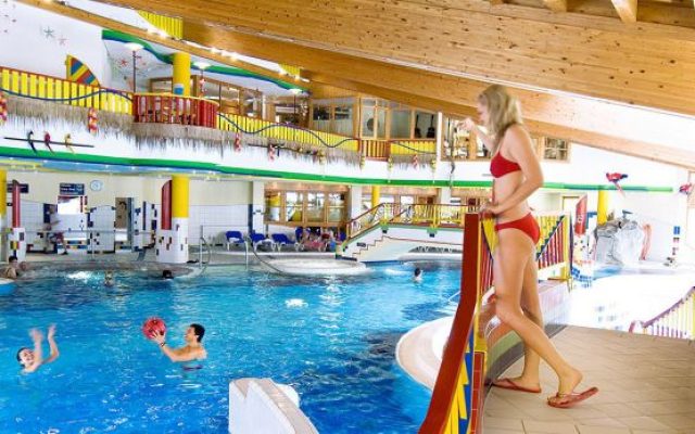 overdekt-zwembad-hallenbad-mayrhofen